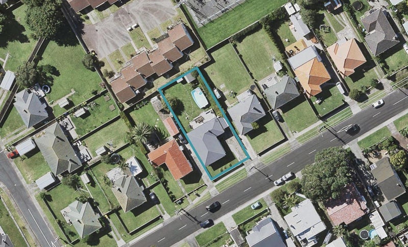 32 Roberts Avenue, Bayswater, Auckland - Carousel 1