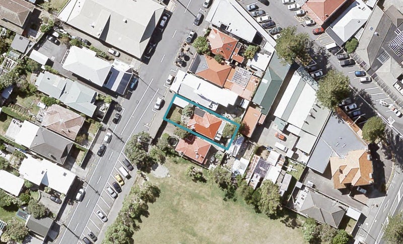 9 Oroua Street, Eastbourne, Lower Hutt - Carousel 1
