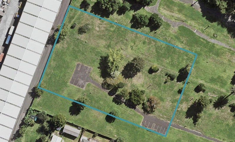 28 Eileen Newey Place, Henderson, Auckland - Carousel 1