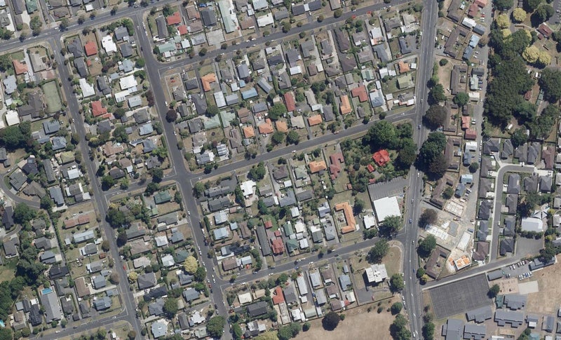 6 James Street, Hamilton East, Hamilton - Carousel 1