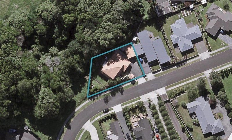 12 Adam Lile Drive, Highlands Park, New Plymouth - Carousel 1
