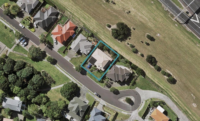 28 Highgrove Lane, Totara Vale, Auckland - Carousel 1