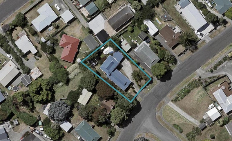 24 Hicks Crescent, Waikanae Beach, Waikanae - Carousel 1