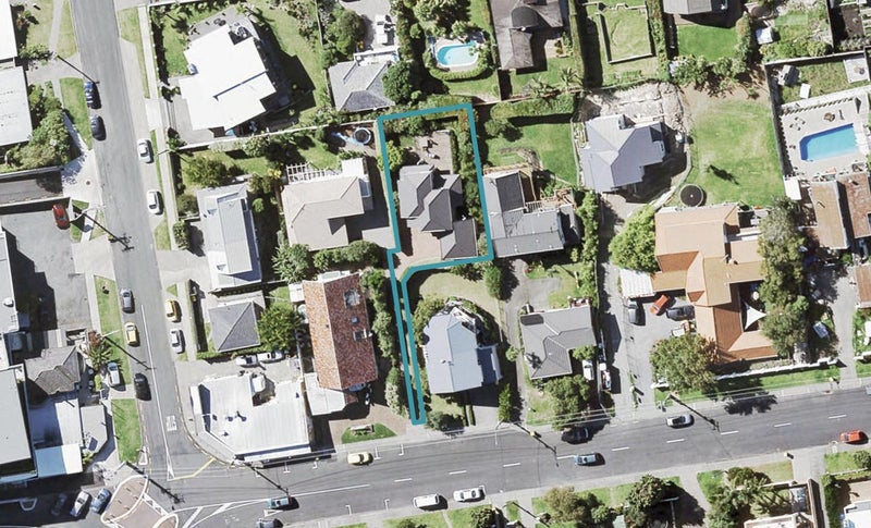 12A Montgomery Avenue, Rothesay Bay, Auckland - Carousel 1