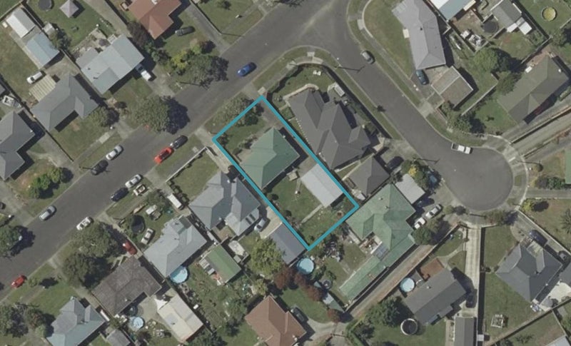 27 Peters Avenue, Cloverlea, Palmerston North - Carousel 1