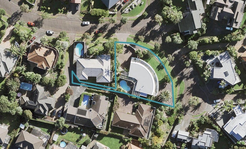 27 Marguerita Place, West Harbour, Auckland - Carousel 1