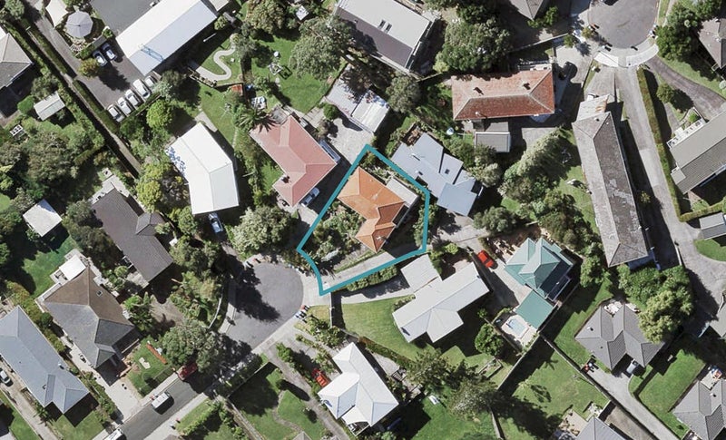 16 Lintaine Place, Glen Innes, Auckland - Carousel 1