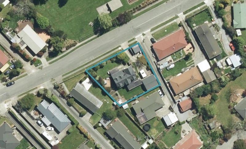 33 Lord Auckland Road, Wakefield - Carousel 1
