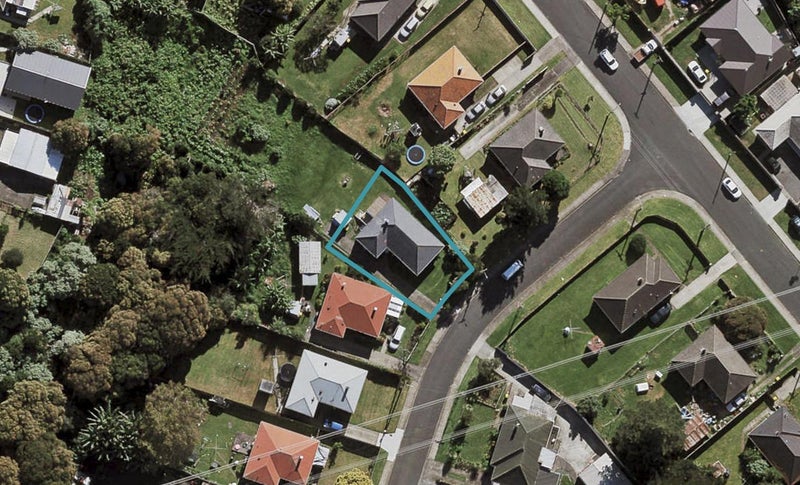 1B Kingsford Place, Otara, Auckland - Carousel 1