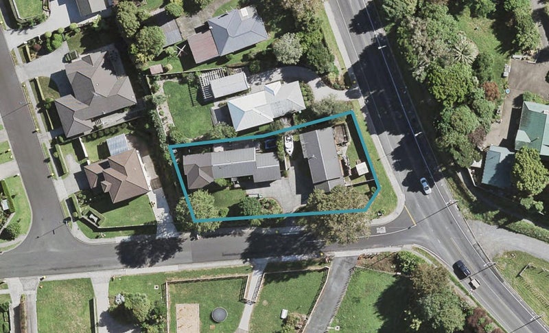 2/4 George Crescent, Buckland, Pukekohe - Carousel 1