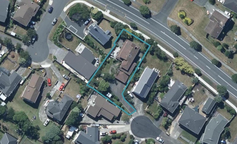 10 Barque Crescent, Whitby, Porirua - Carousel 1
