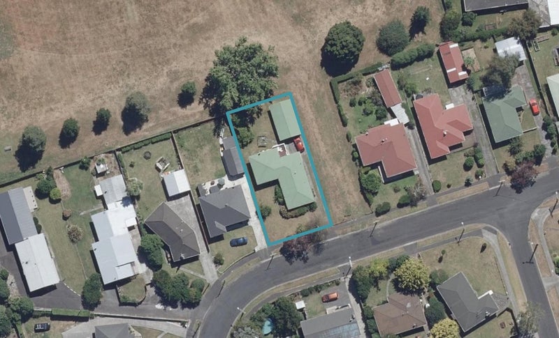 37 Beech Crescent, Hillcrest, Hamilton - Carousel 1
