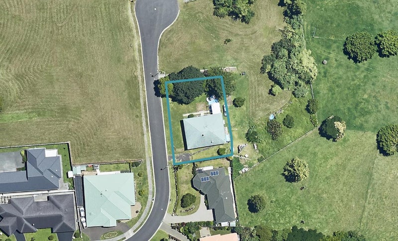 72 Pembroke Drive, Bethlehem, Tauranga - Carousel 1