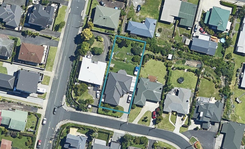 4 Pine Avenue, Otumoetai, Tauranga - Carousel 1