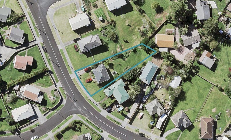 60 Leybourne Circle, Glen Innes, Auckland - Carousel 1