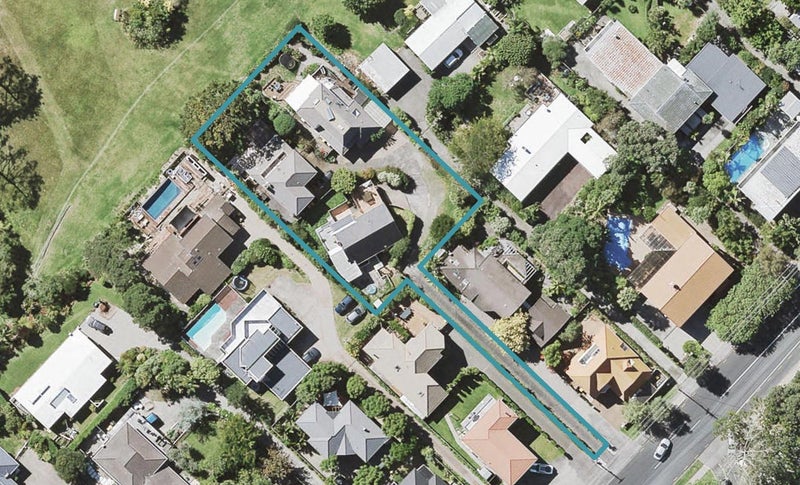 2/90 Aberdeen Road, Campbells Bay, Auckland - Carousel 1