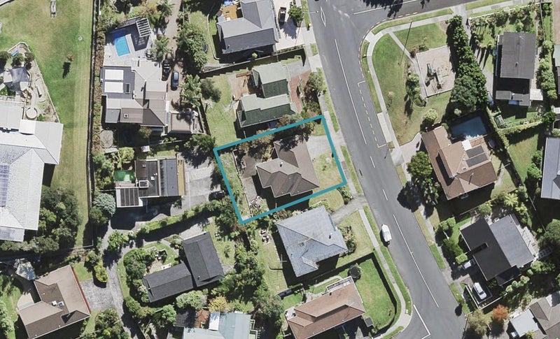 137 Chelsea View Drive, Chatswood, Auckland - Carousel 1