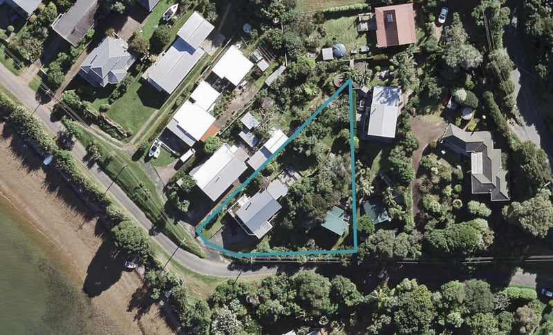 8 Mcmillan Road, Omiha, Waiheke Island - Carousel 1