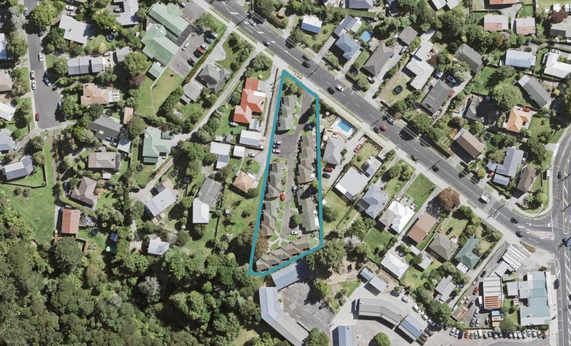 18 Kaurilands Road, Titirangi, Auckland - Carousel 1
