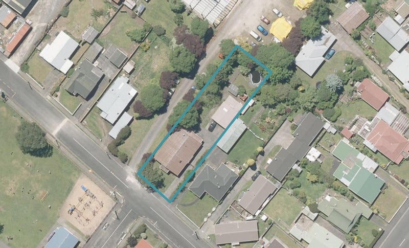 4 Russell Street, Whanganui, Whanganui - Carousel 1
