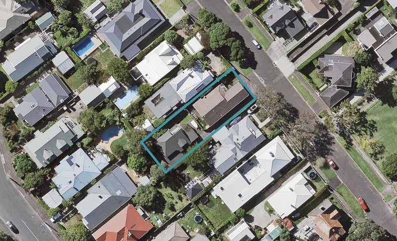 1/17 Oxford Terrace, Devonport, Auckland - Carousel 1