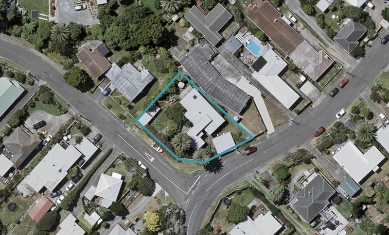 15 Sweetman Avenue, Paraparaumu Beach, Paraparaumu - Carousel 1