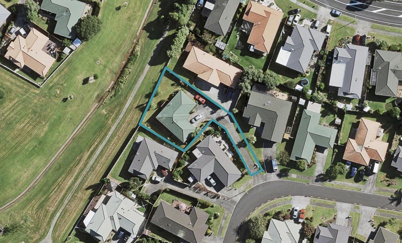 10 Newbegin Place, Weymouth, Auckland - Carousel 1
