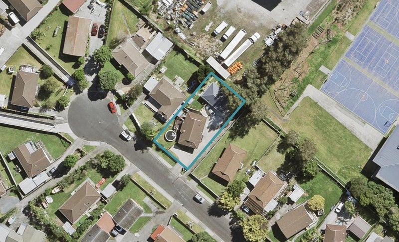 19 Silverstone Place, Henderson, Auckland - Carousel 1