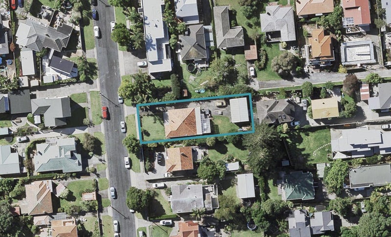 1 Niccol Avenue, Narrow Neck, Auckland - Carousel 1