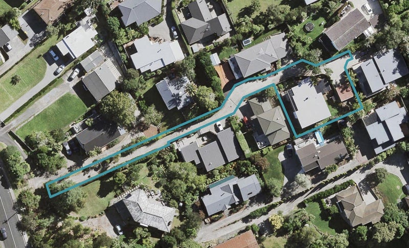 30C Derwent Crescent, Titirangi, Auckland - Carousel 1