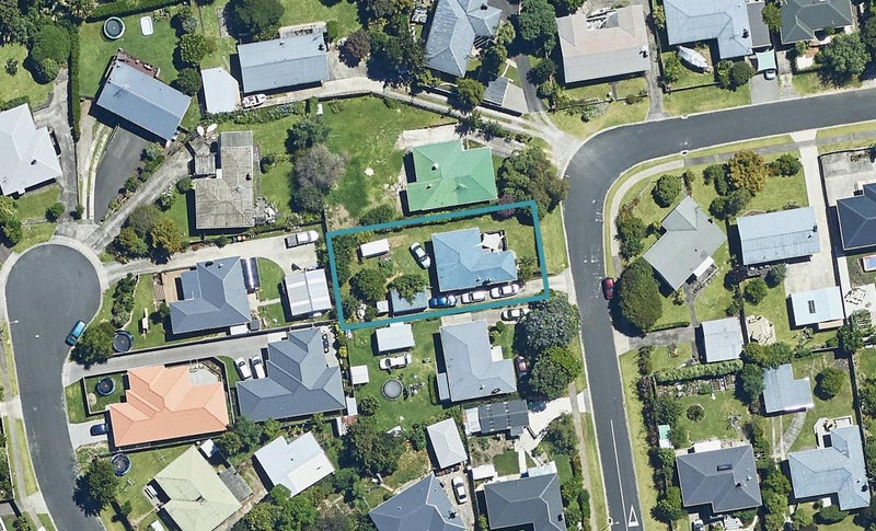 8 Woodford Avenue, Brookfield, Tauranga - Carousel 1