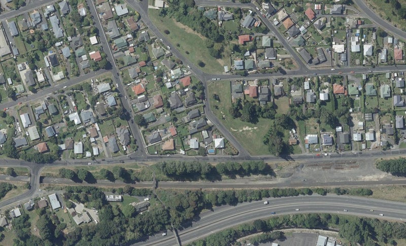 2 Matthew Street, Abbotsford, Dunedin - Carousel 1