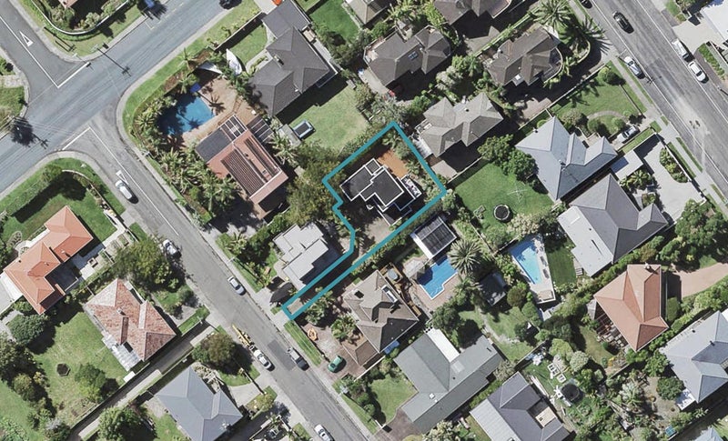 42A Merani Street, Narrow Neck, Auckland - Carousel 1