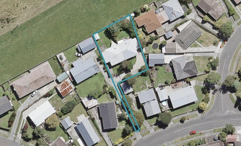 2/27 Larchmont Grove, Totara Park, Upper Hutt - Carousel 1