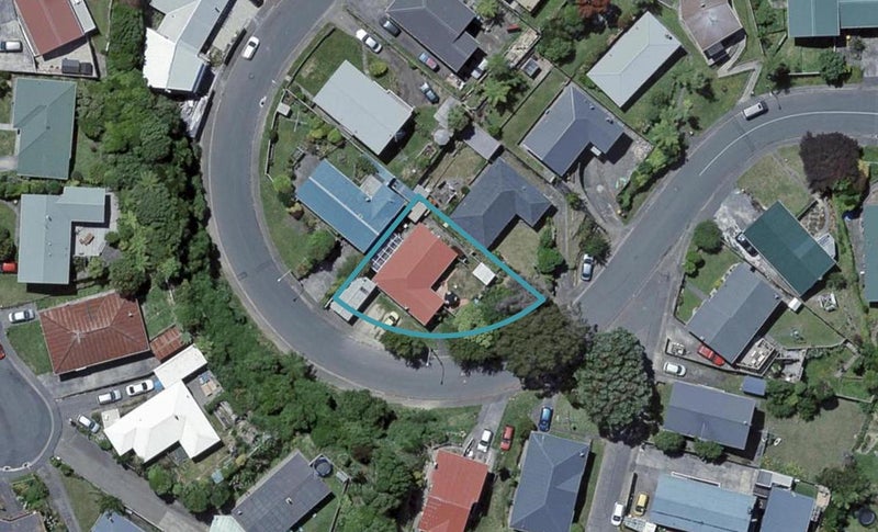 12 Bellringer Crescent, Newlands, Wellington - Carousel 1