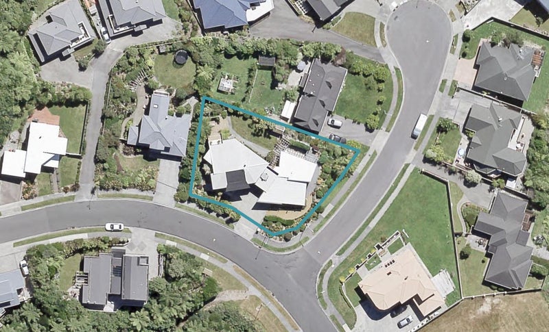 10 Arahiwi Grove, Tirohanga, Lower Hutt - Carousel 1