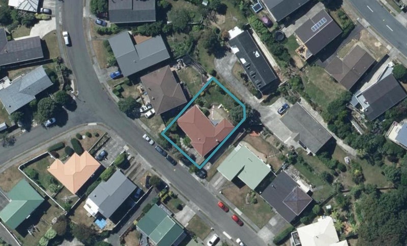 13 Annan Grove, Papakowhai, Porirua - Carousel 1