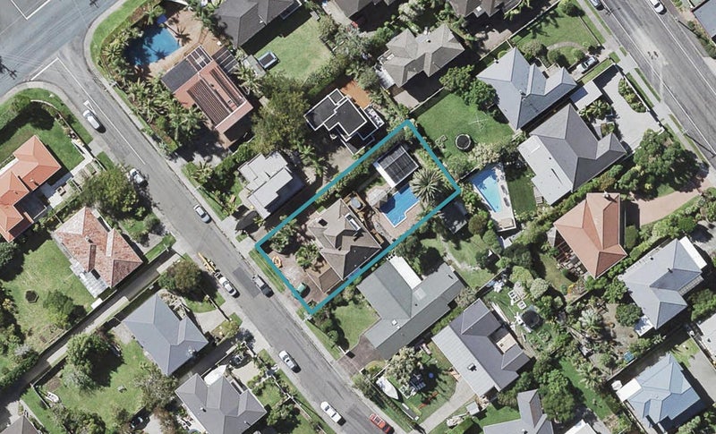 40 Merani Street, Narrow Neck, Auckland - Carousel 1