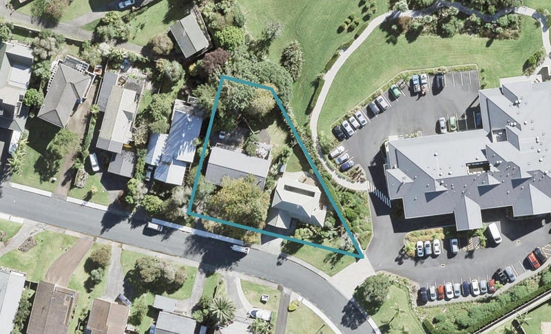 2/4 John Dee Crescent, Red Beach, Whangaparāoa - Carousel 1