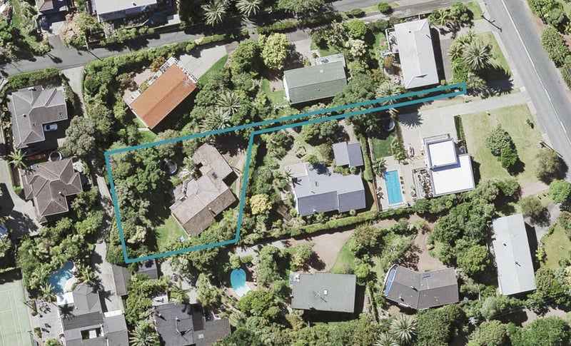 196 Beach Road, Campbells Bay, Auckland - Carousel 1