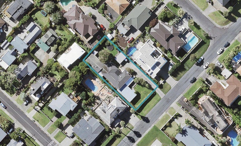9 Katui Street, Castor Bay, Auckland - Carousel 1