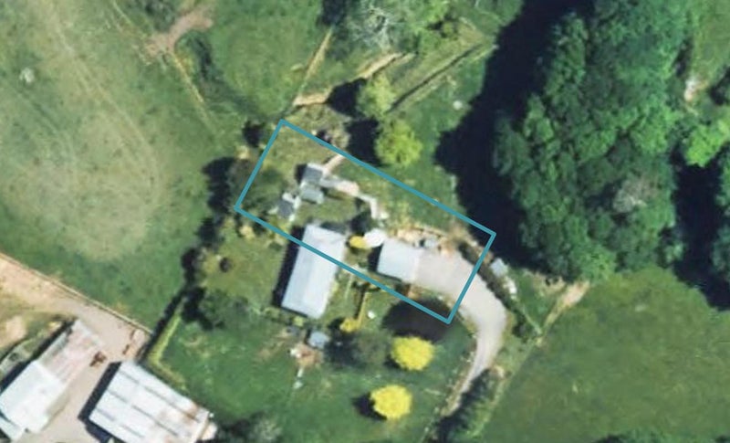 13 Whitcombe Terrace, Midhirst, Stratford - Carousel 1