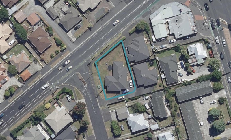 42 Hobson Street, Maeroa, Hamilton - Carousel 1