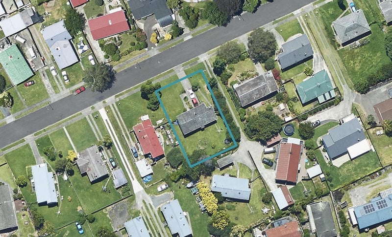 13 Dingadee Street, Welcome Bay, Tauranga - Carousel 1