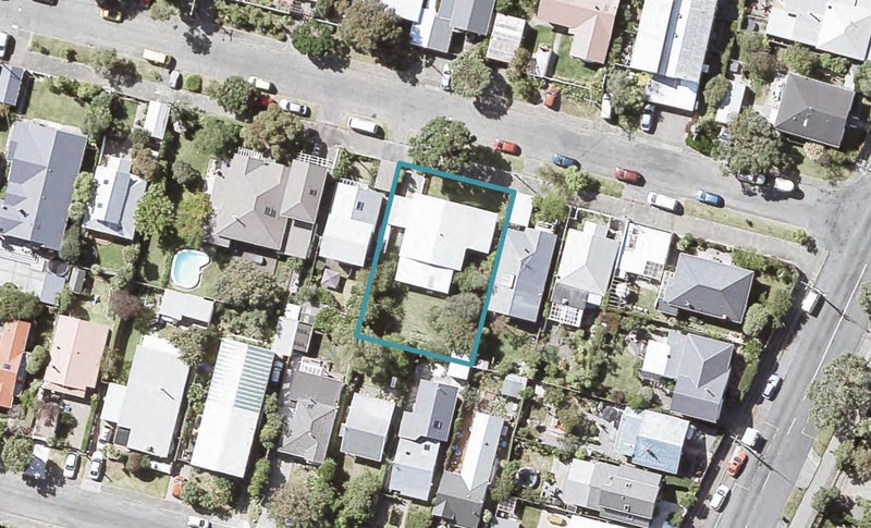 11 Konini Street, Eastbourne, Lower Hutt - Carousel 1