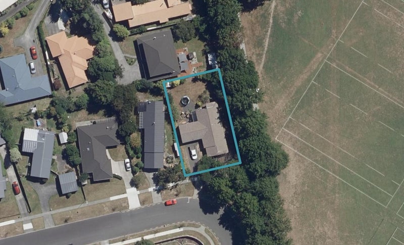 25 Commodore Avenue, Flagstaff, Hamilton - Carousel 1