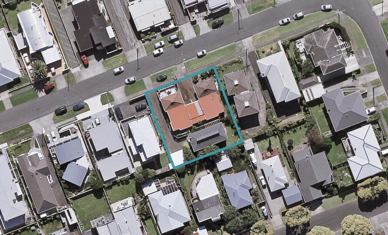 1/30 Hamblyn Street, Strandon, New Plymouth - Carousel 1