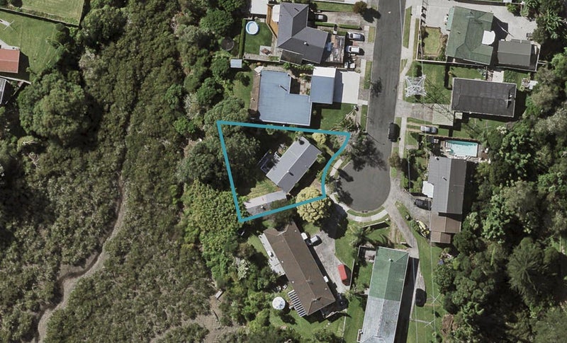 15 Roseburn Place, Pakuranga, Auckland - Carousel 1