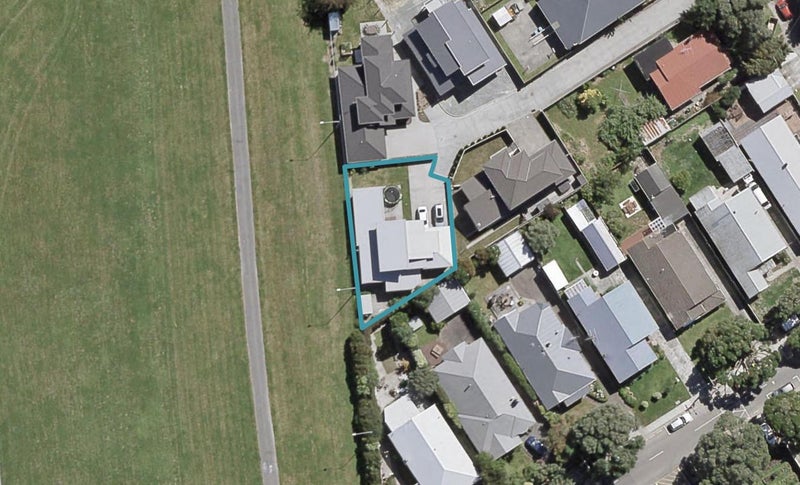 8B Glen Iris Grove, Woburn, Lower Hutt - Carousel 1