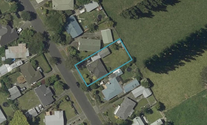 49 Ruamahanga Crescent, Terrace End, Palmerston North - Carousel 1